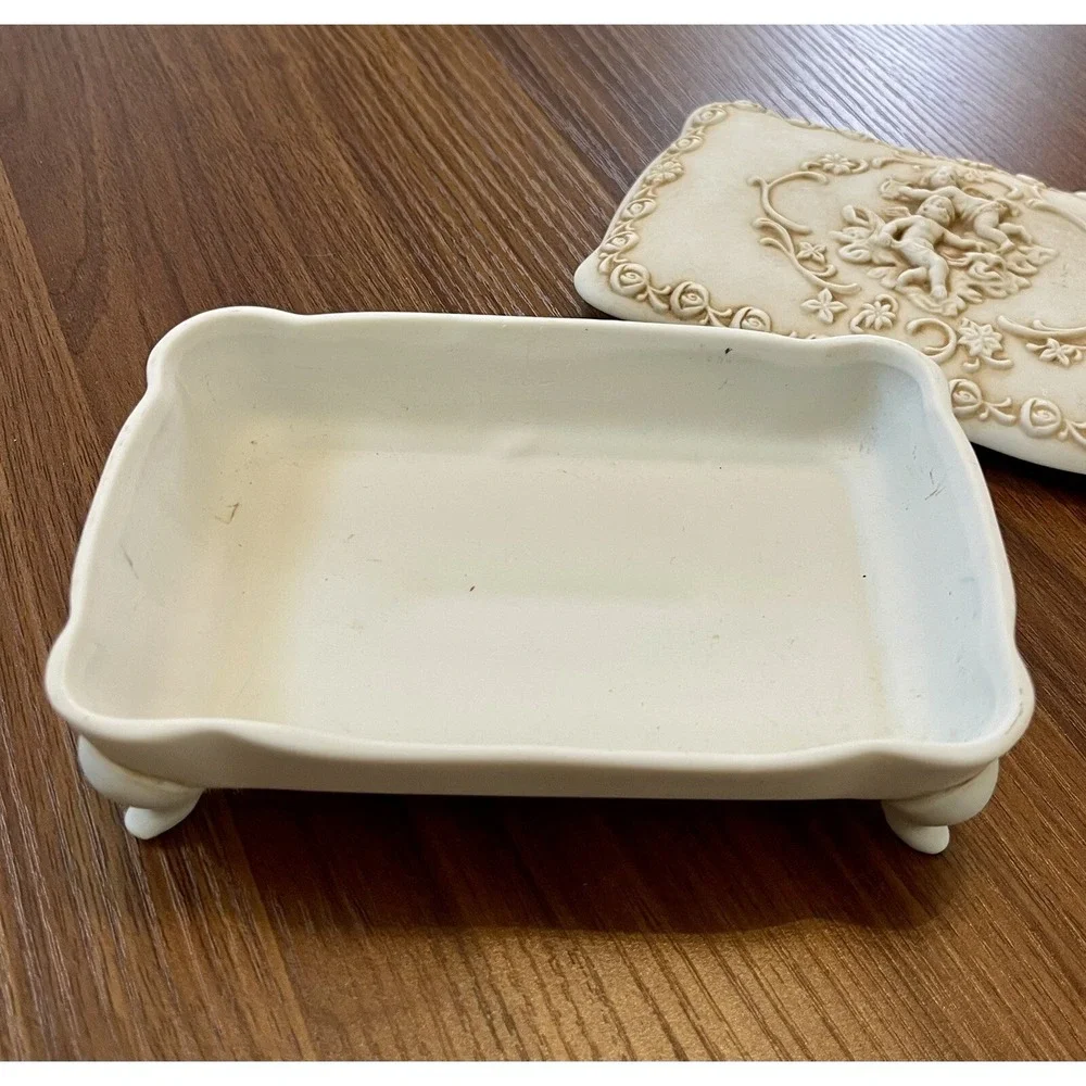Vtg Lefton Bisque Porcelain Vanity Trinket Powder Box Raised Cherub Angels Feet